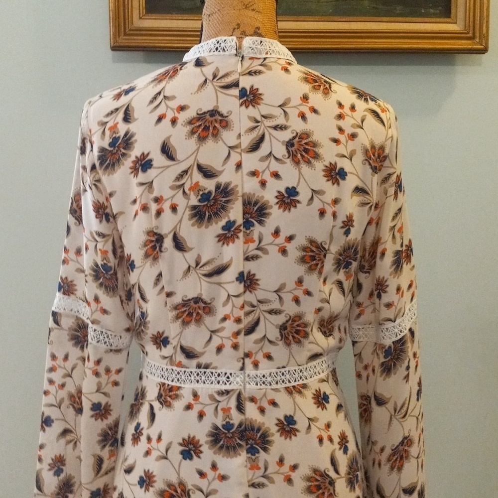 NB Avenue Cream Floral Lace Detail Bell Sleeve Boho Mini Dress Size 8 - Picture 8 of 14